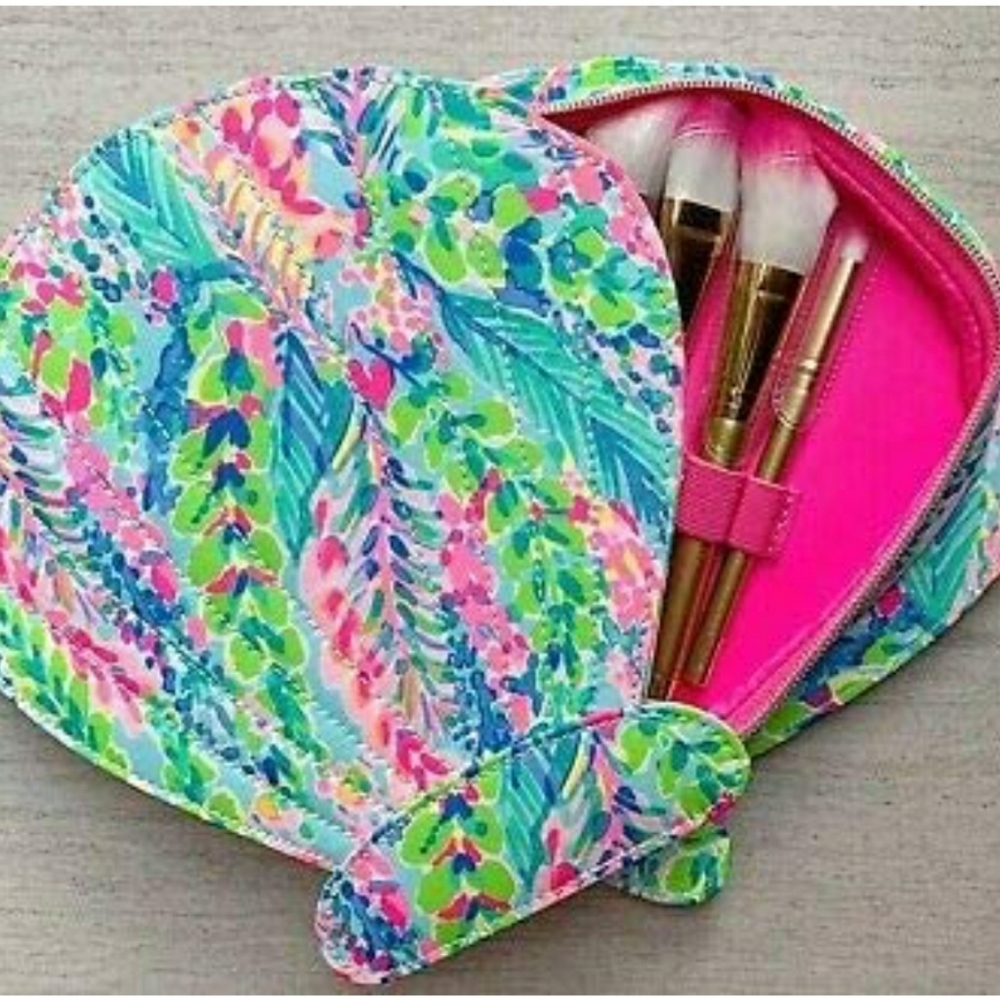 Lilly Pulitzer Catch The Wave Seashell Makeup Case